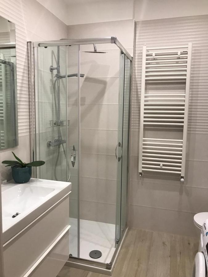 Central Modern Studio Bari Apartment Luaran gambar