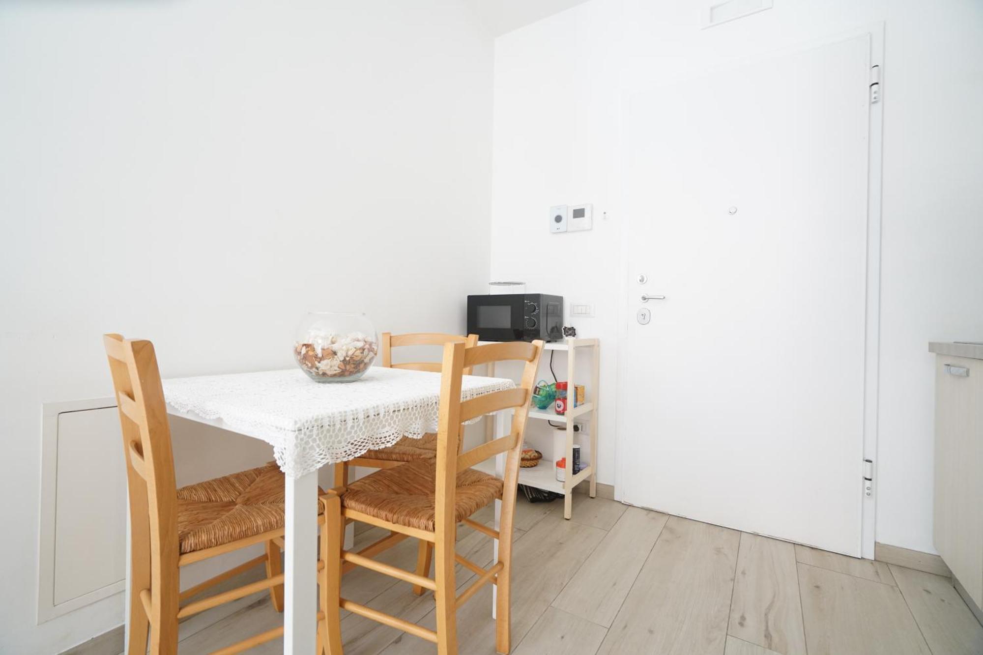 Central Modern Studio Bari Apartment Luaran gambar